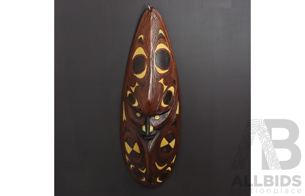 Large Hand Carved Papua New Guinea Sepik River Wooden Display Mask with Polychrome Decoration