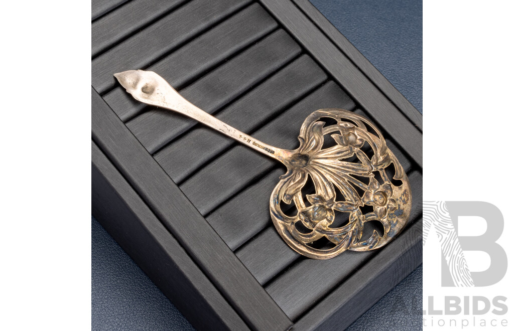 Antique Sterling Silver Art Nouveau Gorham Bonbon or Nut Spoon in H44 'Daffodil' Pattern, 14.0 Grams