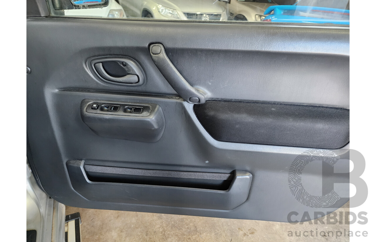 8/2009 Suzuki Jimny Sierra (4x4)  2d Wagon Silver 1.3L