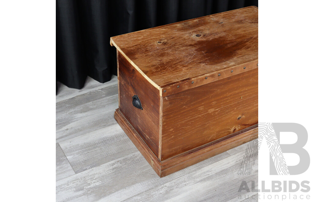 Pine Blanket Storage Trunk