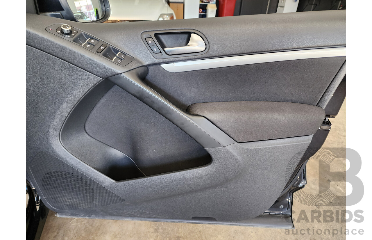 11/2014 Volkswagen Tiguan 132 TSI (4x4) 5NC MY15 4d Wagon Black 2.0L