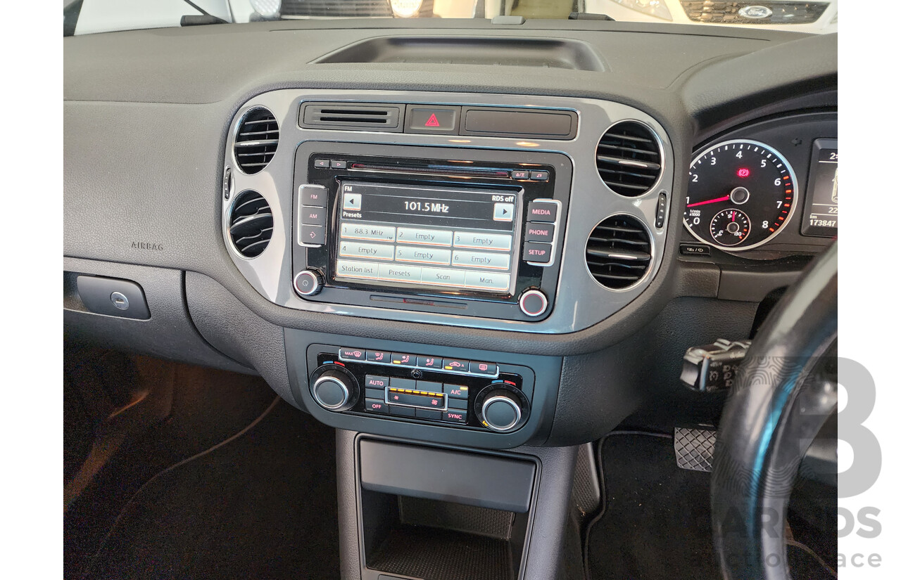 11/2014 Volkswagen Tiguan 132 TSI (4x4) 5NC MY15 4d Wagon Black 2.0L