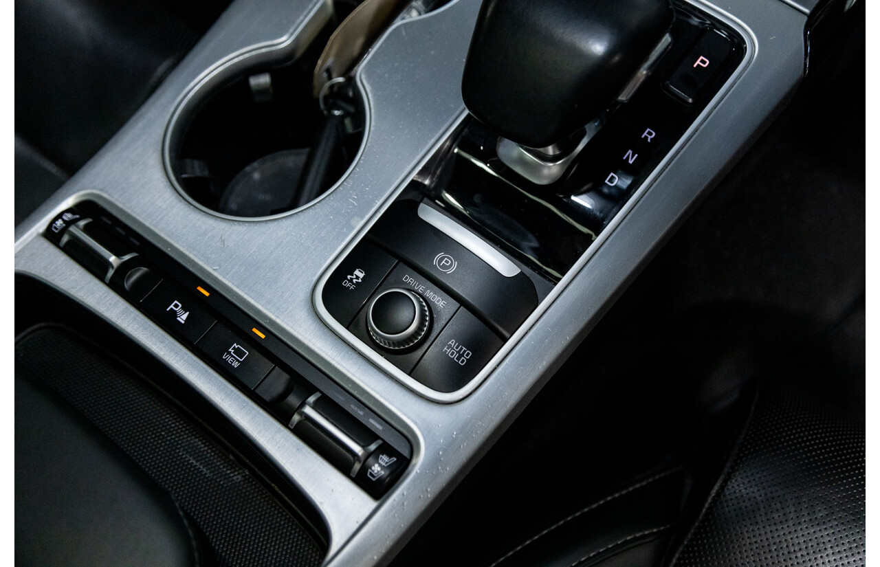 01/2018 Build 12/2017 Kia Stinger GT CK MY18 (344) 4d Sedan Hichroma Red Metallic (Grey Wrap) Twin Turbo 3.3L