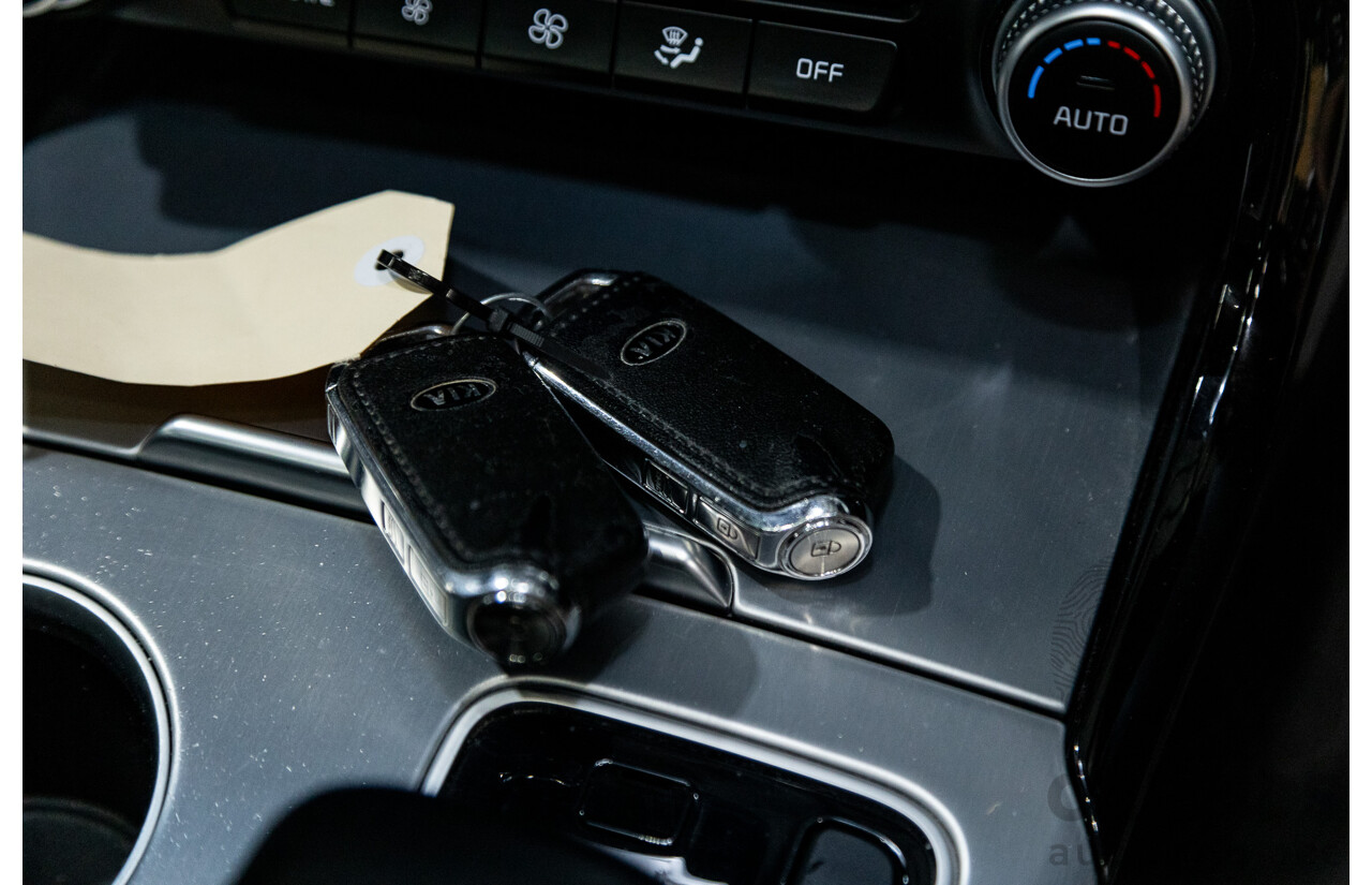 01/2018 Build 12/2017 Kia Stinger GT CK MY18 (344) 4d Sedan Hichroma Red Metallic (Grey Wrap) Twin Turbo 3.3L