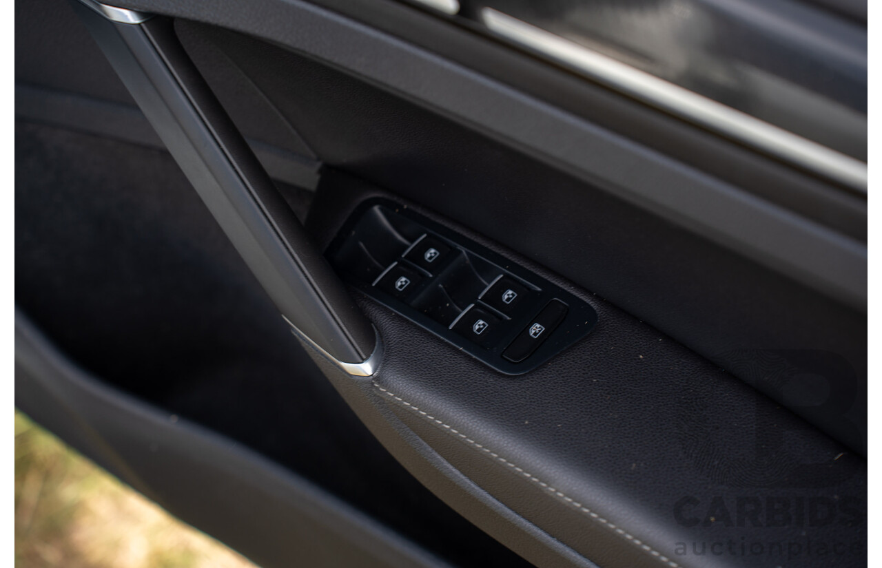 04/2019 Volkswagen Golf R (AWD) Mk7.5 AU MY19 4D Wagon Pure White Turbo 2.0L