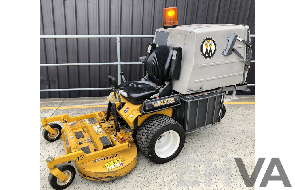 Walker MD21D-12 20.9HP Diesel Commercial Lawn Mower with Walker 45inch Vented GHS Deck  