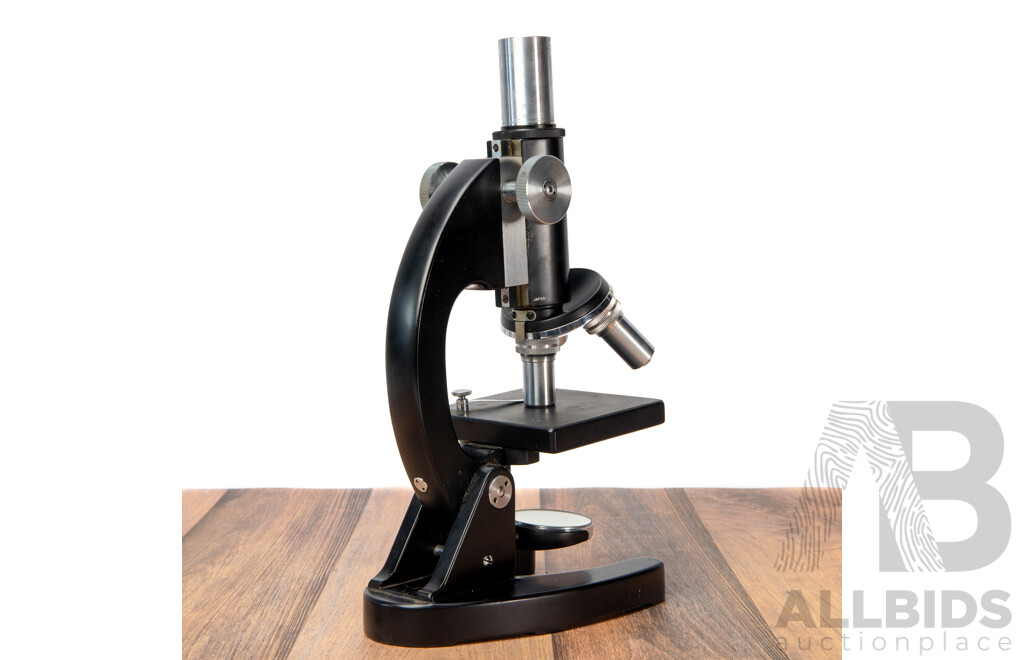 Cased Seiko X600 Microscope