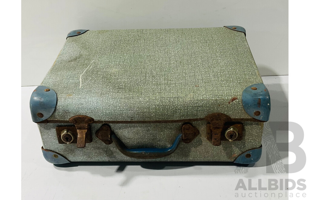 Collection of Vintage Cameras and Camera Gear From Ensign, Canter and More Including Tripod and Manuals in Hard Case