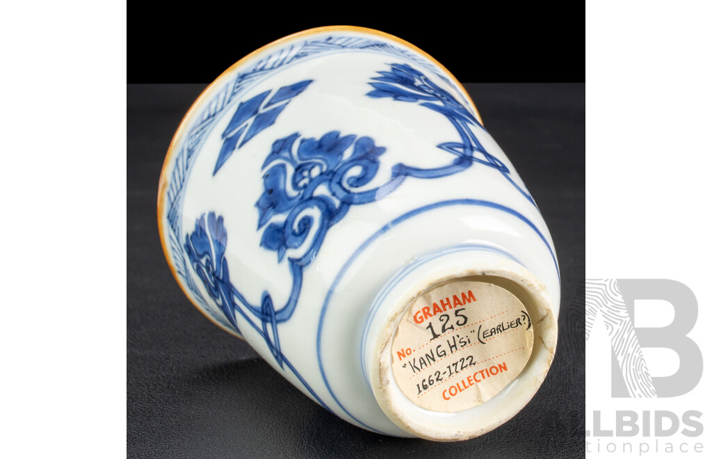 Antique Chinese Porcelain Kang Hsi Cup with Blue and White Decoration, Circa 18th Century
