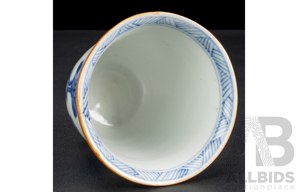 Antique Chinese Porcelain Kang Hsi Cup with Blue and White Decoration, Circa 18th Century