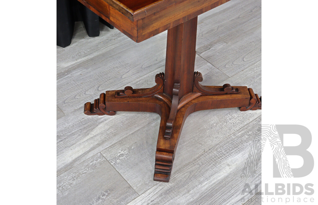 Victorian Mahogany Single Pedestal Side Table