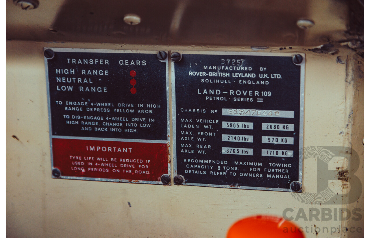 12/1976 Land Rover 109 (4x4) LWB Ex-Army 2d Hardtop Truck Cab 3/4 Ton Dulux Sand 2.25L