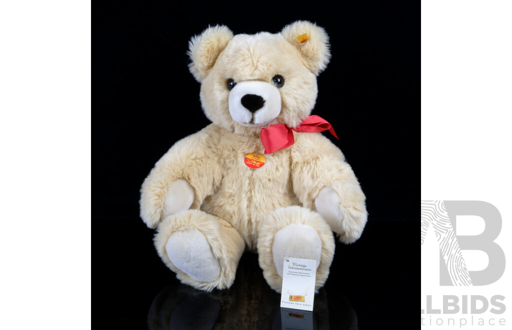 German Steiff Molly Teddy Bear with Label to Ear