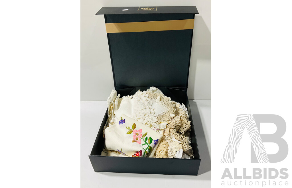 Collection Vintage Linen and Lace