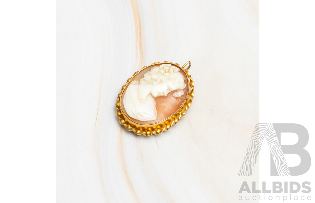 9ct Vintage Shell Cameo Pendant, 37mm Long, 5.15 Grams
