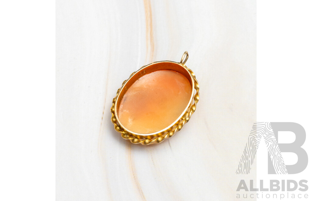 9ct Vintage Shell Cameo Pendant, 37mm Long, 5.15 Grams