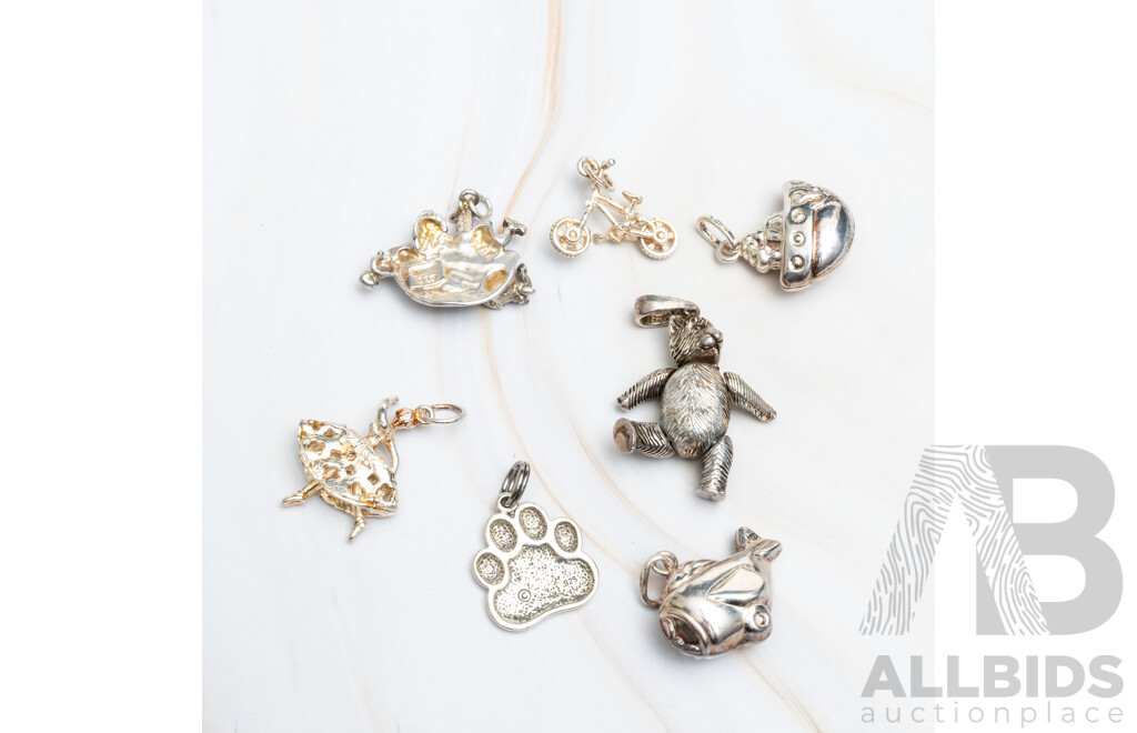 Vintage Sterling Silver Jointed Teddy Bear Pendant/Charm with Vintage Noah's Arc Charm and (5) Others, 29.52 Grams