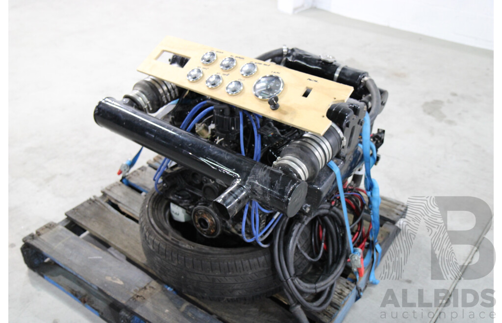 Mercruiser 5.7L V8 Boat Engine, Wiring Loom and Gauges
