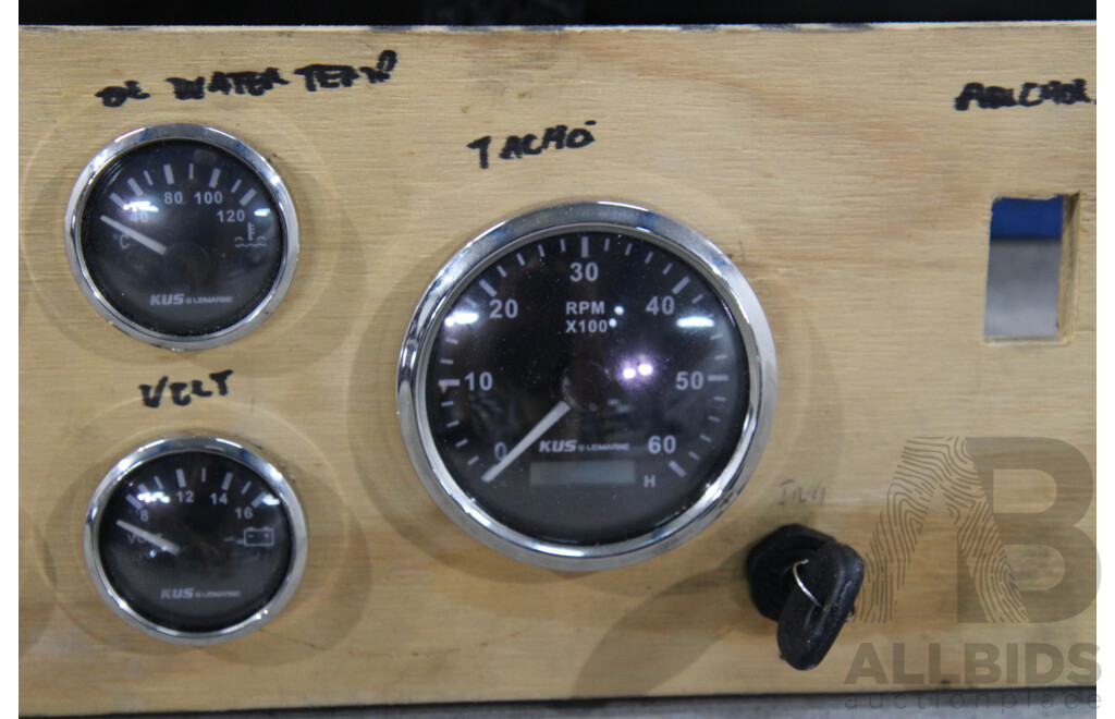 Mercruiser 5.7L V8 Boat Engine, Wiring Loom and Gauges