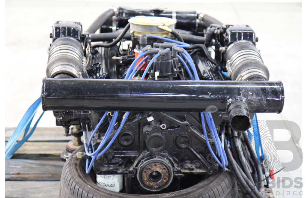 Mercruiser 5.7L V8 Boat Engine, Wiring Loom and Gauges