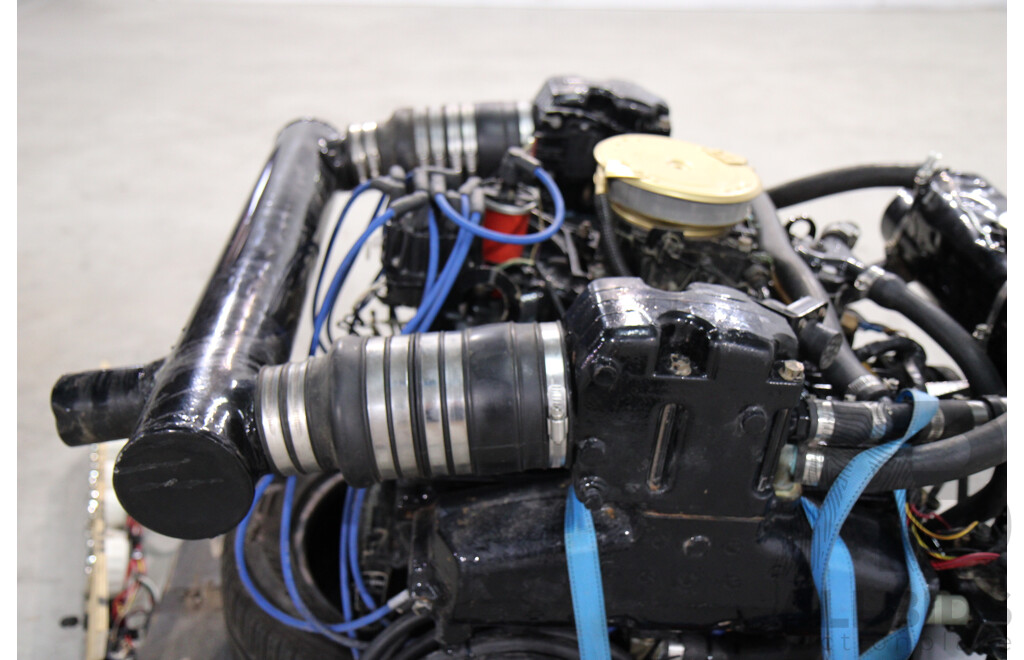 Mercruiser 5.7L V8 Boat Engine, Wiring Loom and Gauges