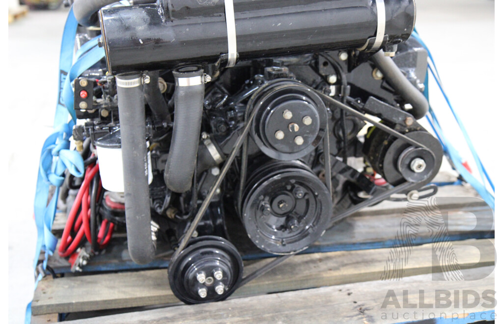 Mercruiser 5.7L V8 Boat Engine, Wiring Loom and Gauges