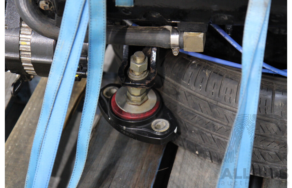 Mercruiser 5.7L V8 Boat Engine, Wiring Loom and Gauges