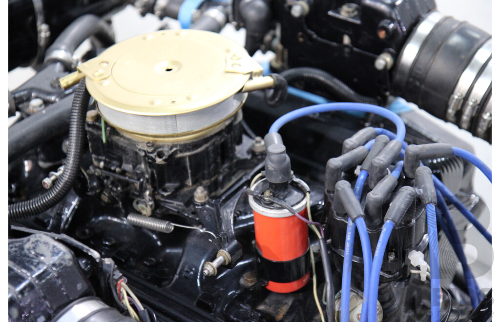 Mercruiser 5.7L V8 Boat Engine, Wiring Loom and Gauges