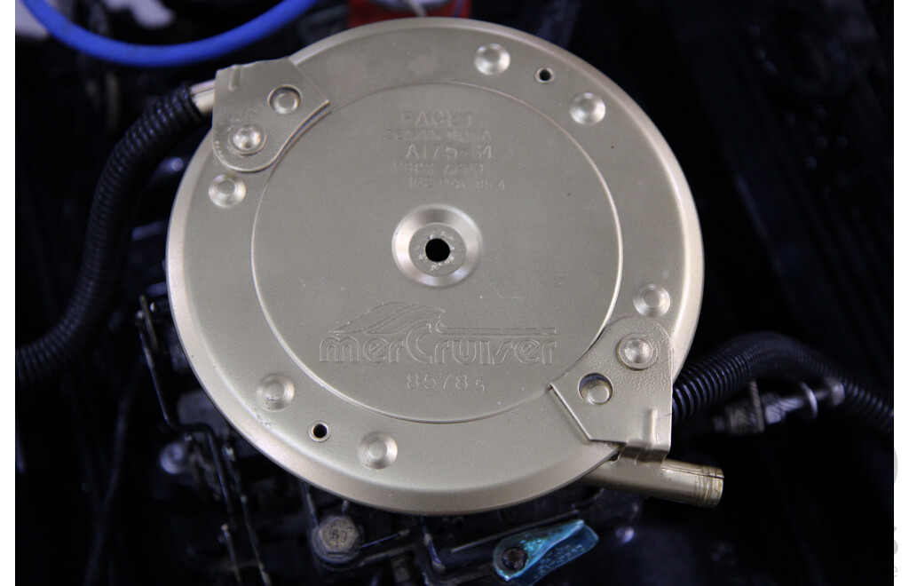 Mercruiser 5.7L V8 Boat Engine, Wiring Loom and Gauges