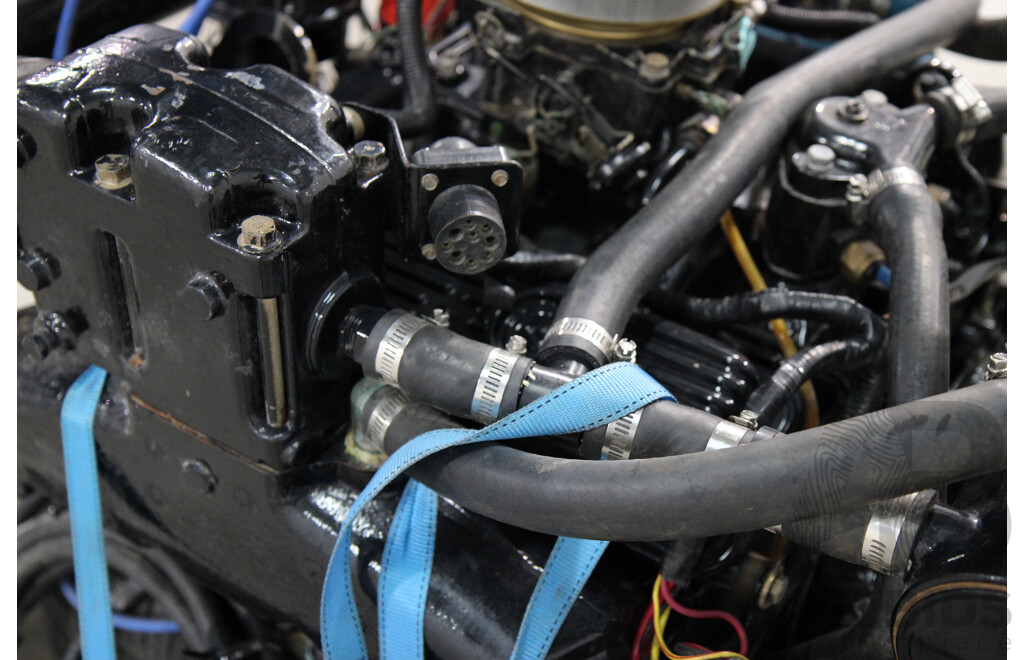 Mercruiser 5.7L V8 Boat Engine, Wiring Loom and Gauges