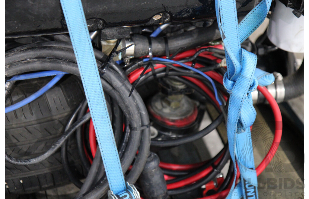 Mercruiser 5.7L V8 Boat Engine, Wiring Loom and Gauges