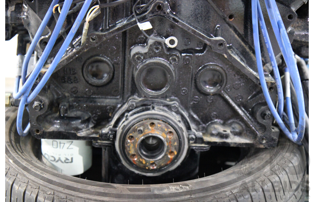 Mercruiser 5.7L V8 Boat Engine, Wiring Loom and Gauges