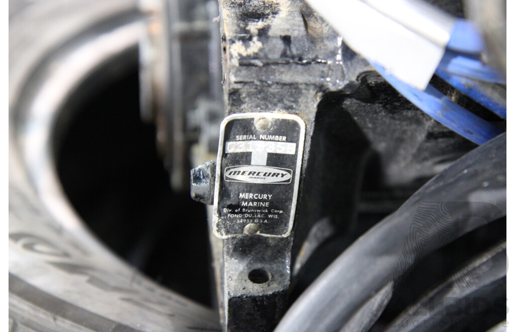 Mercruiser 5.7L V8 Boat Engine, Wiring Loom and Gauges