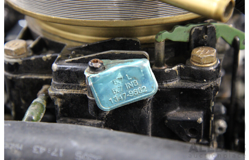 Mercruiser 5.7L V8 Boat Engine, Wiring Loom and Gauges