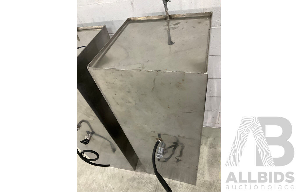 Custom Fabricated Stainless Steel Marine Water Tanks with VDO Gauges and Sender