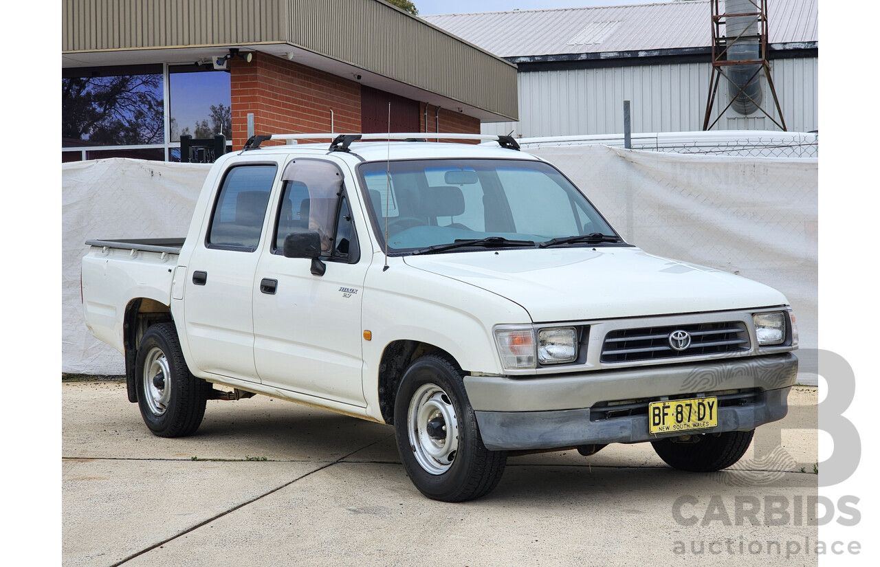 5/2000 Toyota Hilux RZN149R Dual Cab P/Up White 2.7L