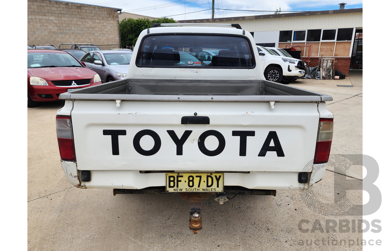 5/2000 Toyota Hilux RZN149R Dual Cab P/Up White 2.7L