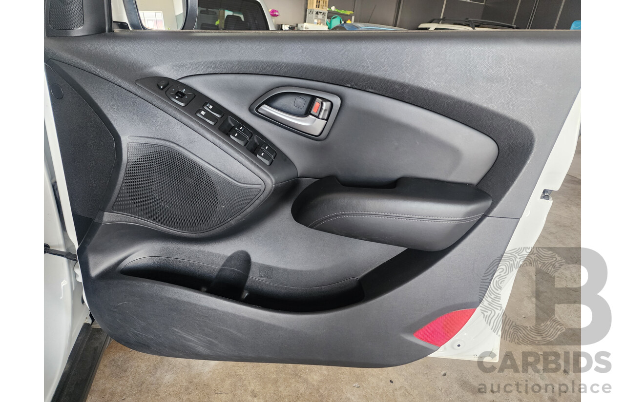 2/2015 Hyundai Ix35 SE (fwd) LM SERIES II 4d Wagon White 2.0L