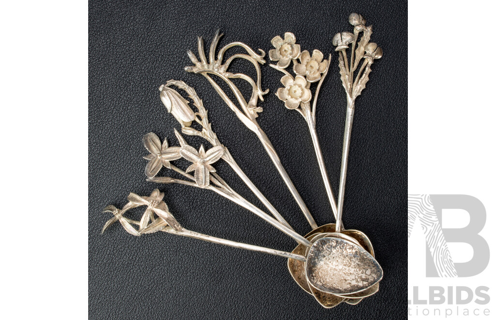 Wonderful Set Five Australian Sterling Silver Teaspoons with Wild Flower Finials by Harris & Sons, WA, in Original Box, Weight 61gm