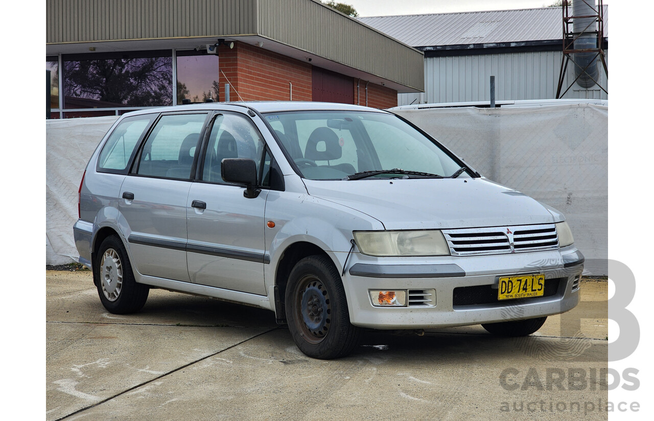 9/2000 Mitsubishi Nimbus  UG 4d Wagon Silver 2.4L