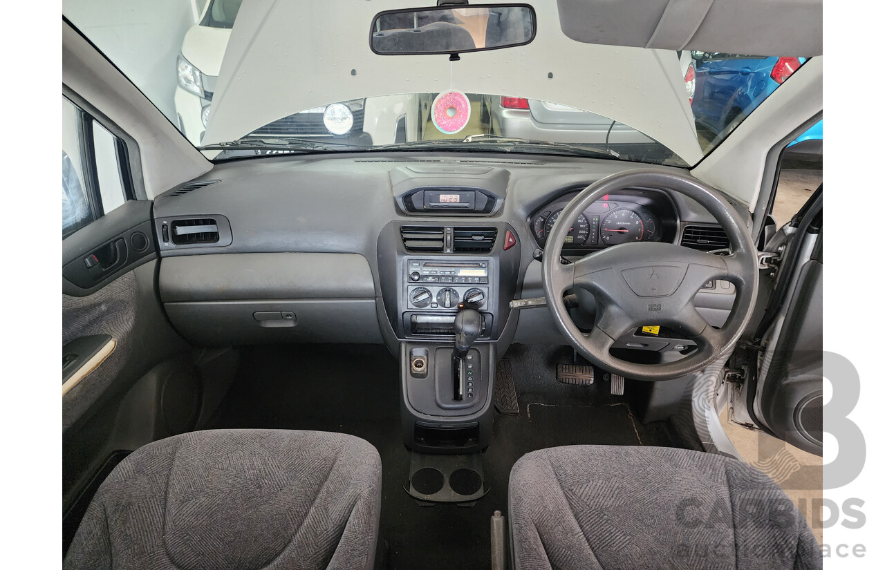 9/2000 Mitsubishi Nimbus  UG 4d Wagon Silver 2.4L