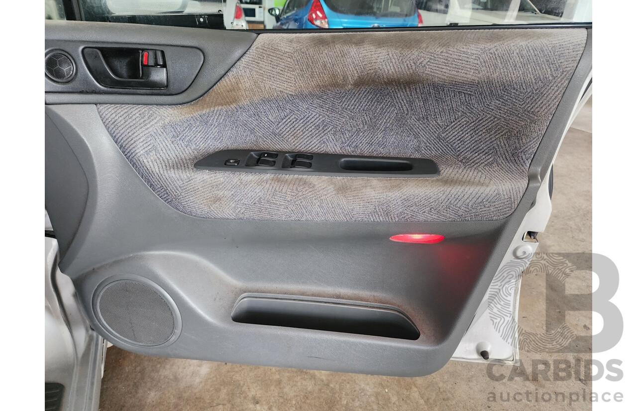 9/2000 Mitsubishi Nimbus  UG 4d Wagon Silver 2.4L