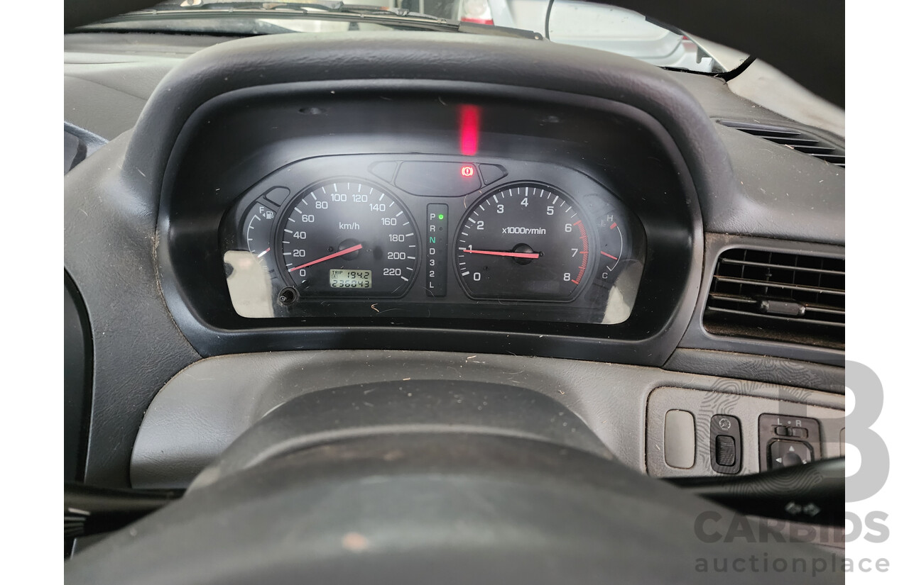 9/2000 Mitsubishi Nimbus  UG 4d Wagon Silver 2.4L