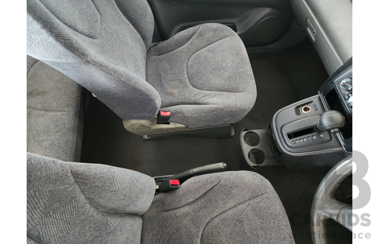 9/2000 Mitsubishi Nimbus  UG 4d Wagon Silver 2.4L