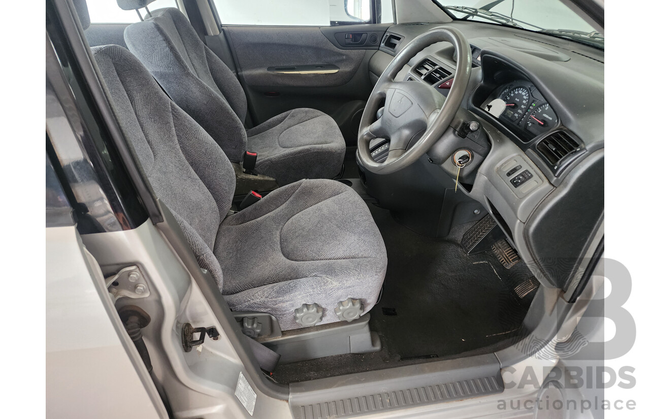 9/2000 Mitsubishi Nimbus  UG 4d Wagon Silver 2.4L