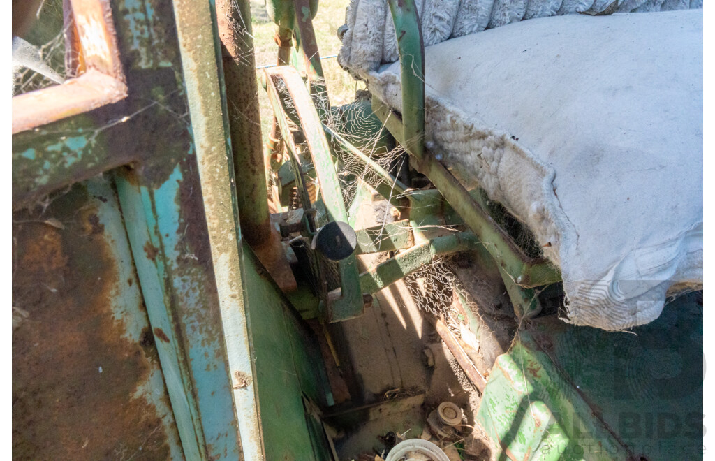 1965, John Deere 2010,  4 Cylinder 2.7L Diesel, 4x2, Open Air Canopy Tractor