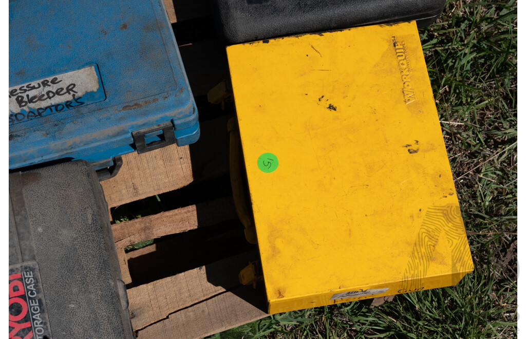 Pallet Containing Various Air Tools, Pullers & Fittings ETC