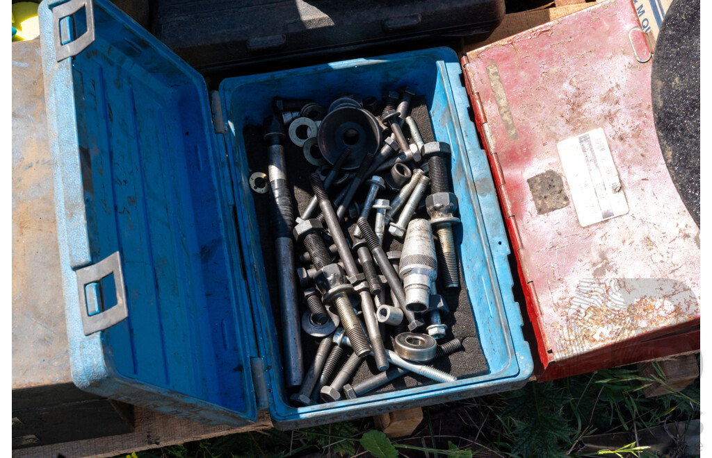 Pallet Containing Various Air Tools, Pullers & Fittings ETC