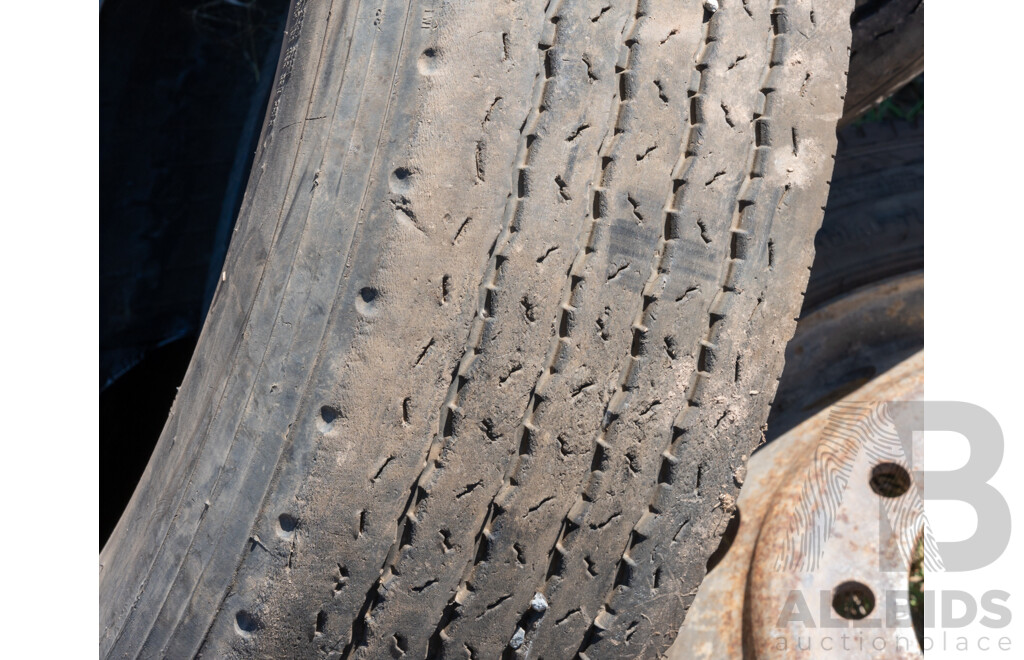 Job Lot Quantity of 5 Truck Tyres (2 with Rims)