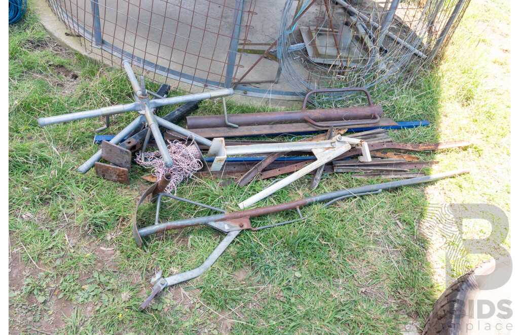 Job Lot Containing Various Fencing Equipment,  Post Pullers, Wire Spinner, Post Driver, Star Pickets & Wire ETC